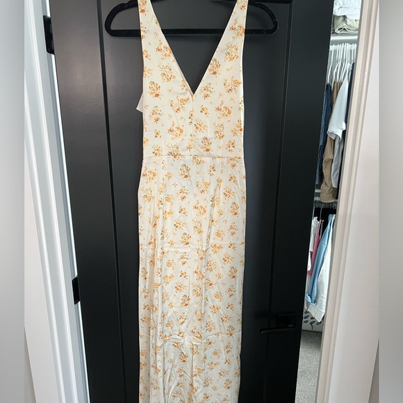 Abercrombie silk material cream floral dress - Picture 6 of 6
